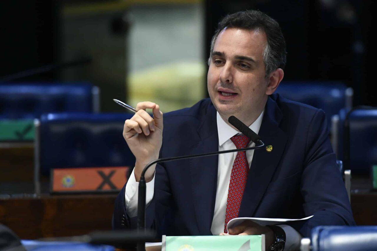 Rodrigo Pacheco discute proposta de mandato fixo no STF com ministros