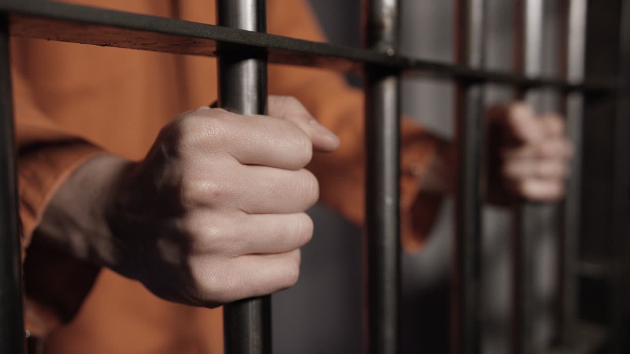 STJ mantém prisão de homem condenado por homicídio que aguarda revisão criminal