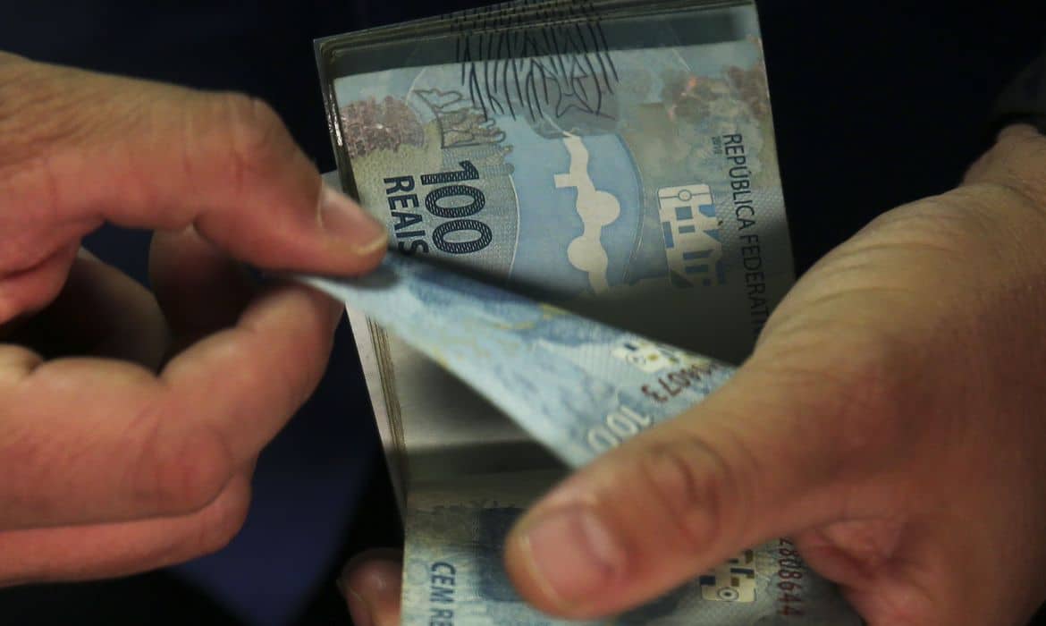 Governos federal e do Rio de Janeiro vão investigar lavagem de dinheiro do crime