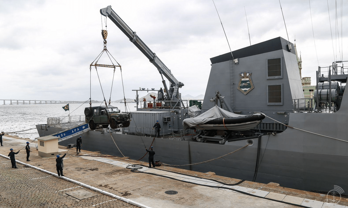 Marinha ajuda a reforçar portos
