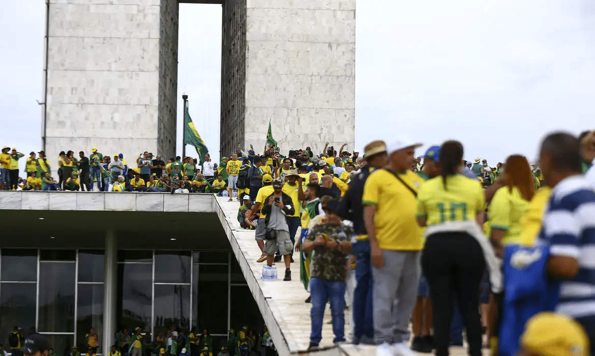 PF cumpre mandados de prisão preventiva na 'Operação Lesa Pátria' em dois grandes Estados brasileiros
