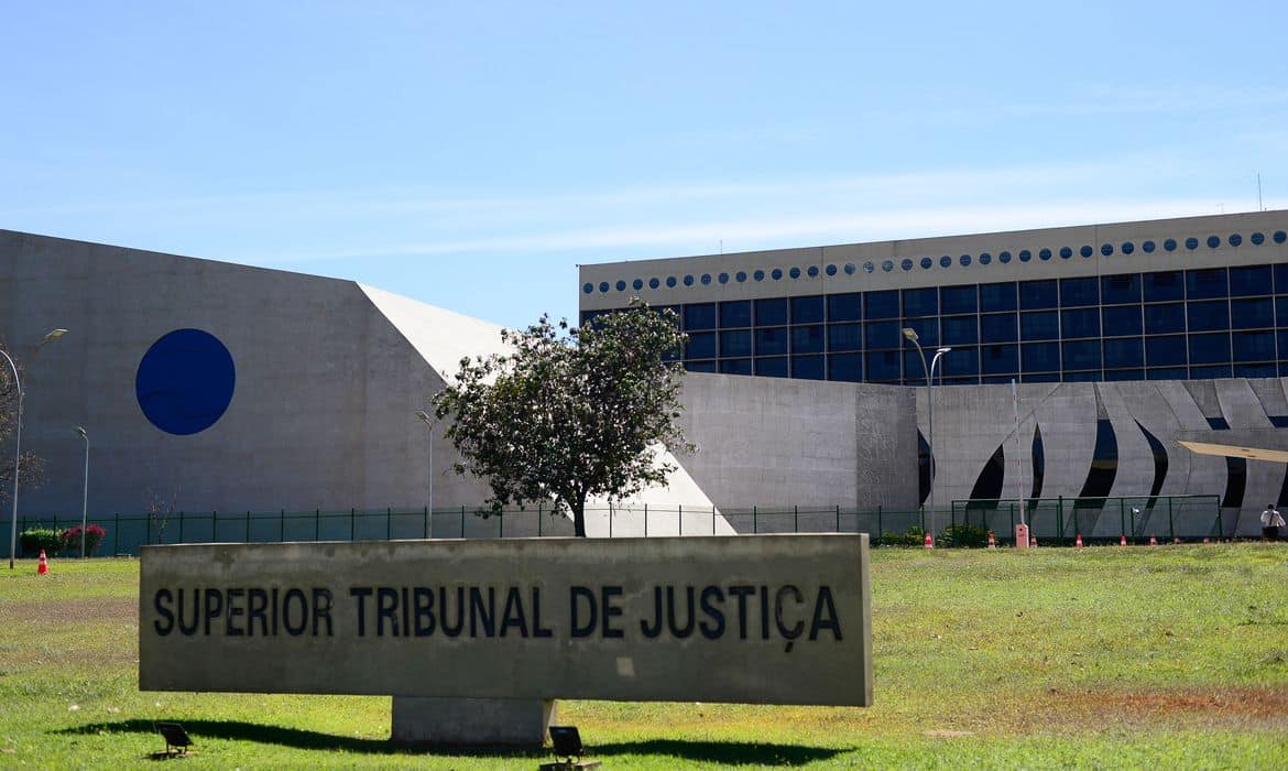 STJ faz história ao garantir prisão domiciliar para mulher transgênero em Santa Catarina