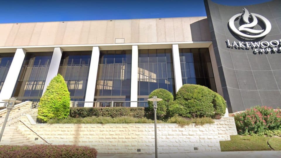 Ataque horrível na Igreja Lakewood em Houston deixa criança em estado crítico
