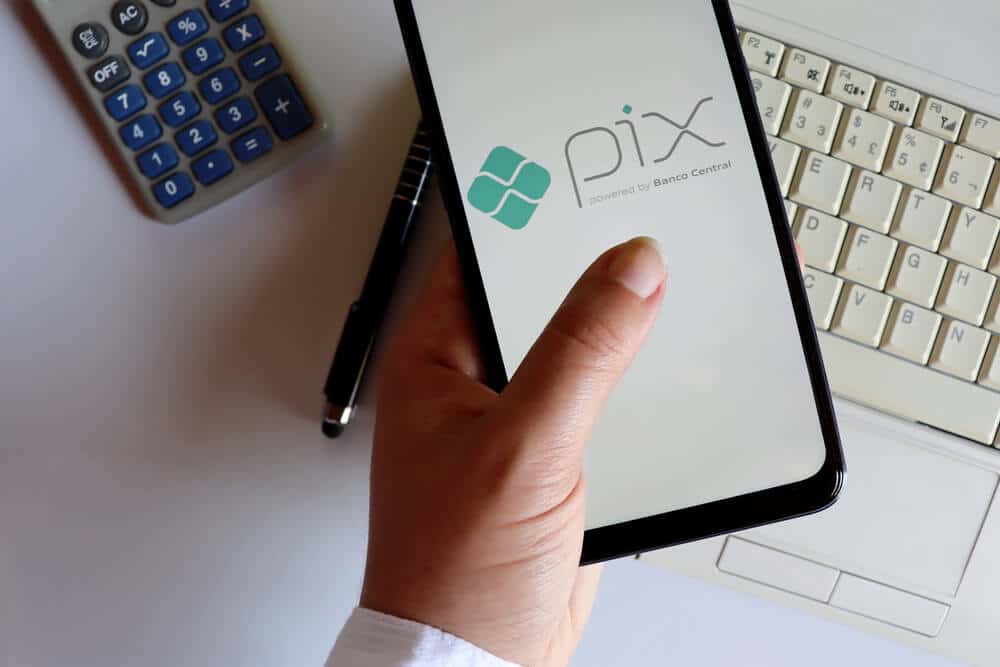 Nova lei em Santa Catarina moderniza sistema de pagamento de fianças com Pix