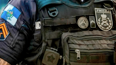 Polícia Militar desvenda 'Bunker do Crime' e apreende armas e drogas no RJ